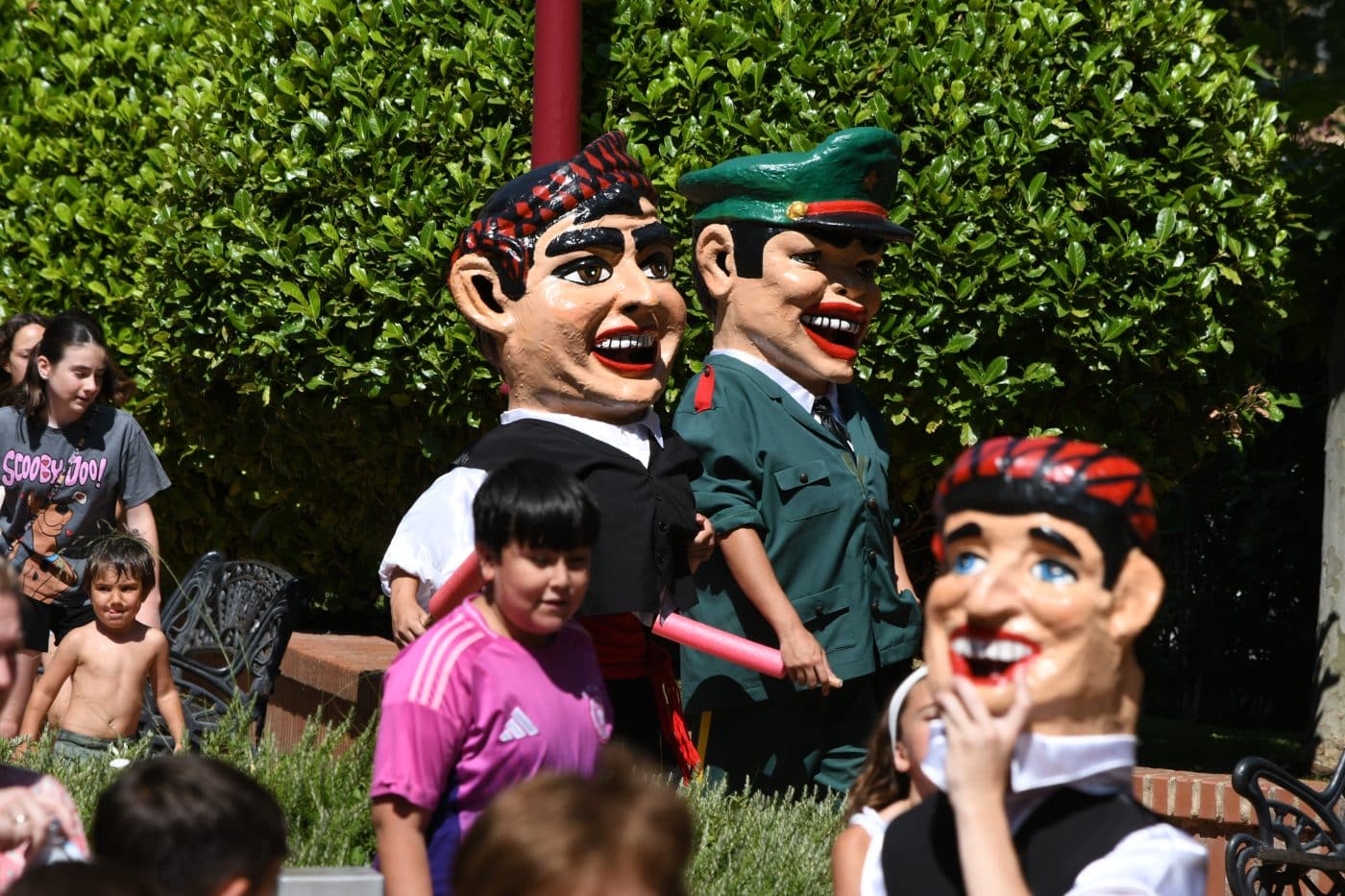 FOTOS: El encierro infantil y los gigantes y cabezudos desafían al calor en una animada mañana de fiestas en Haro 26