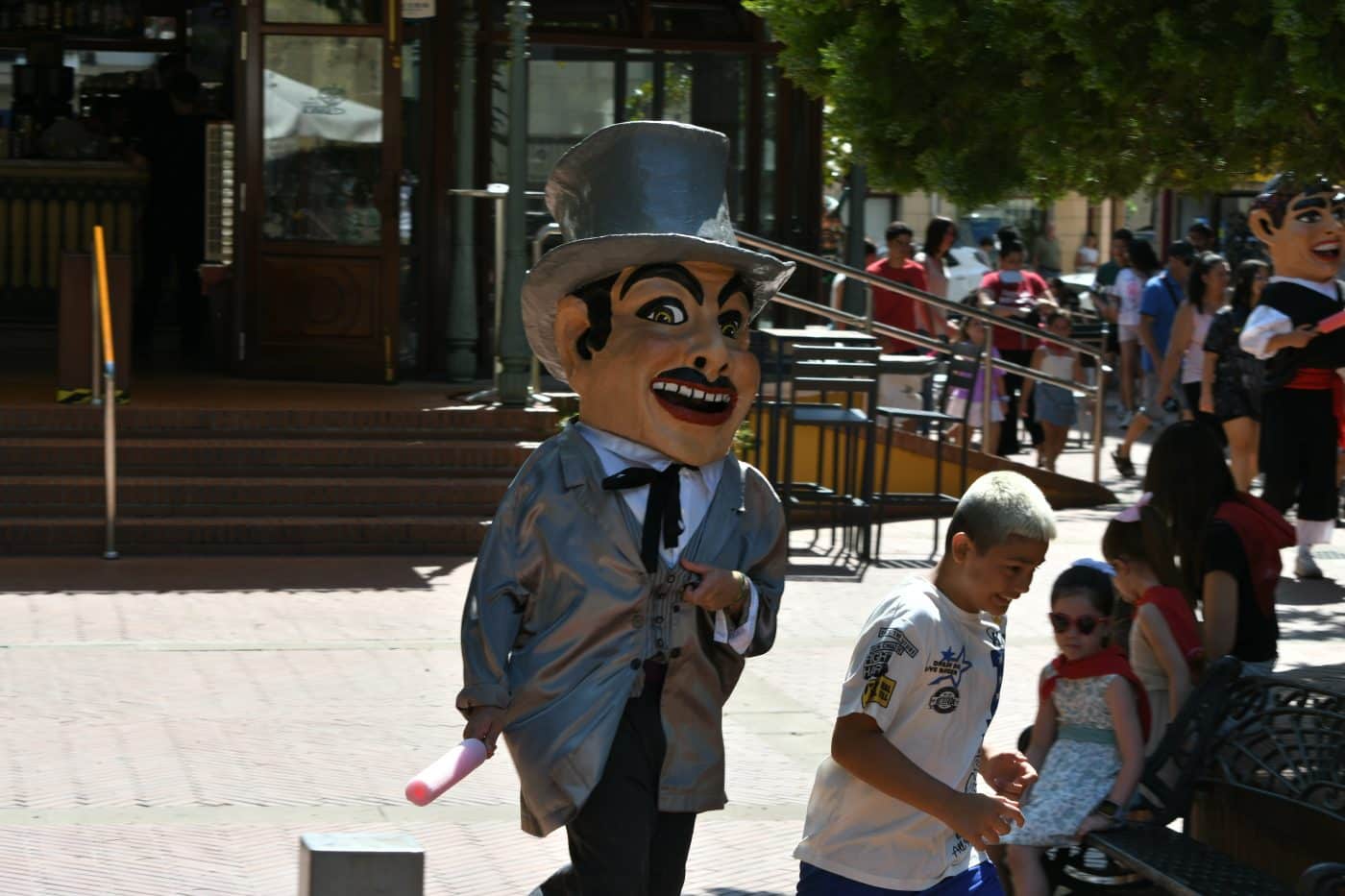 FOTOS: El encierro infantil y los gigantes y cabezudos desafían al calor en una animada mañana de fiestas en Haro 4