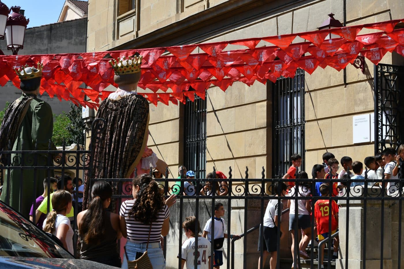 FOTOS: El encierro infantil y los gigantes y cabezudos desafían al calor en una animada mañana de fiestas en Haro 30