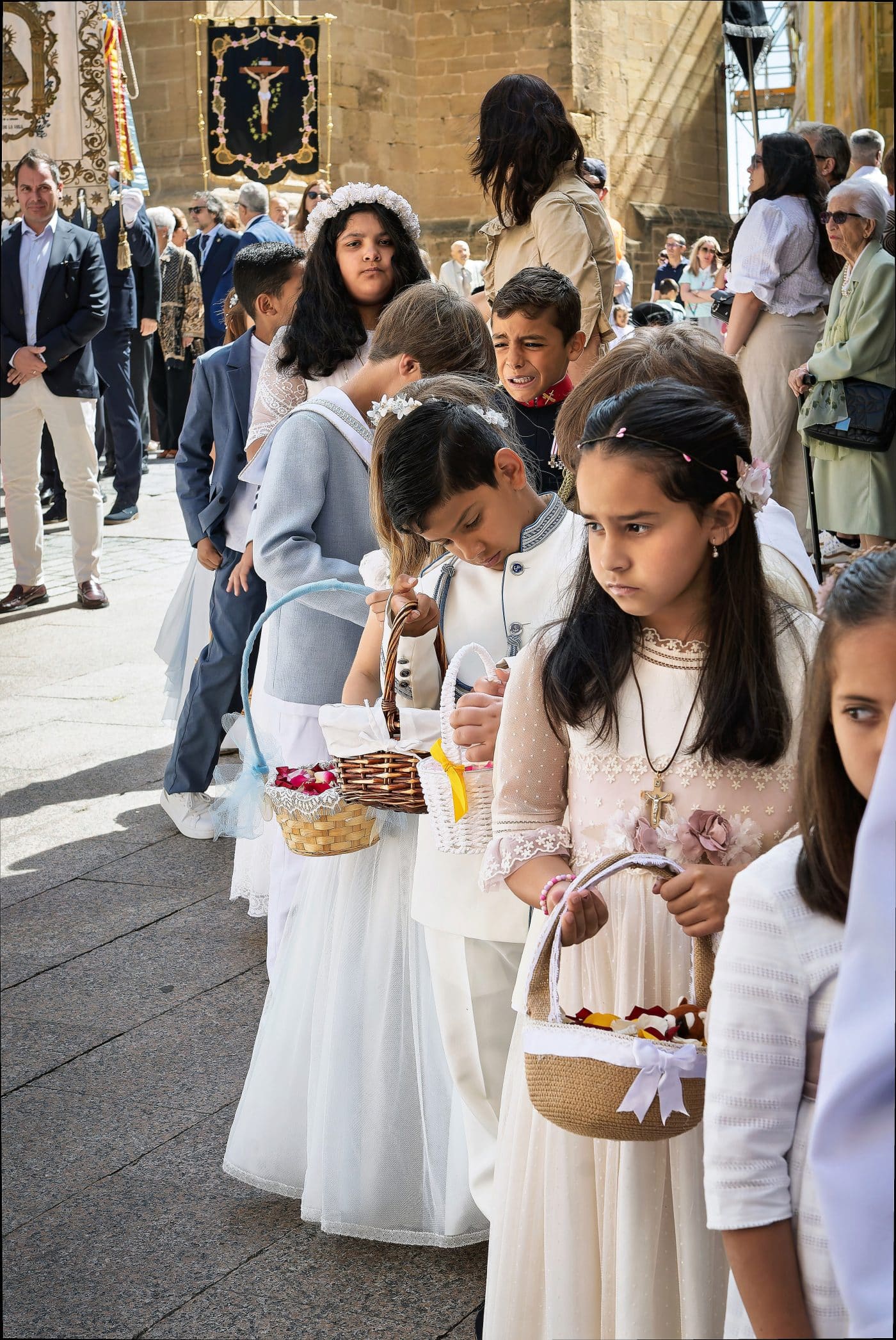FOTOS: Haro celebra el Corpus con la participación de unos cuarenta niños y niñas 3