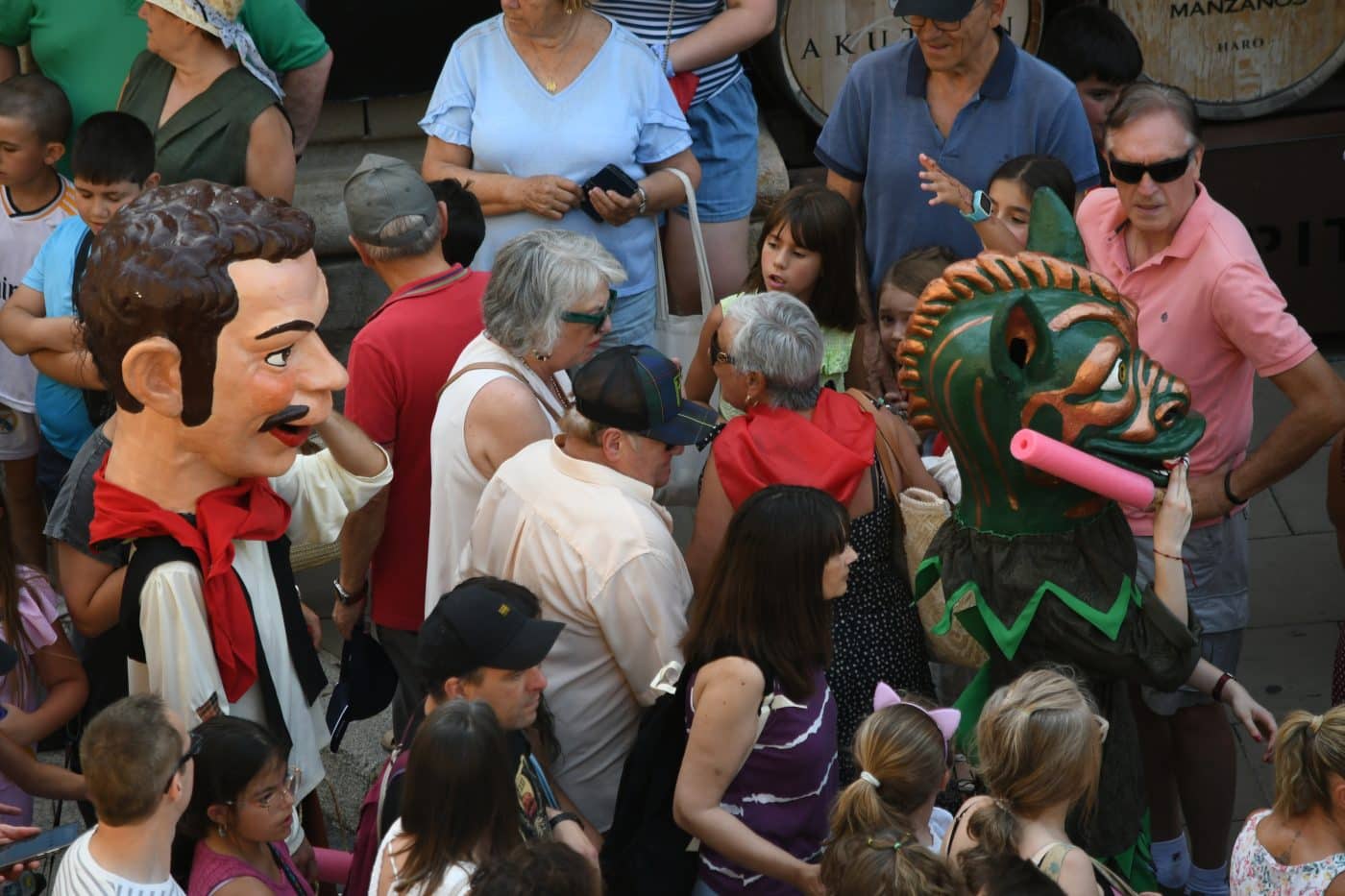 FOTOS: Haro estalla en fiestas entre homenajes, tradición y un calor sofocante 77 FOTOS: Haro estalla en fiestas entre homenajes, tradición y un calor sofocante 77