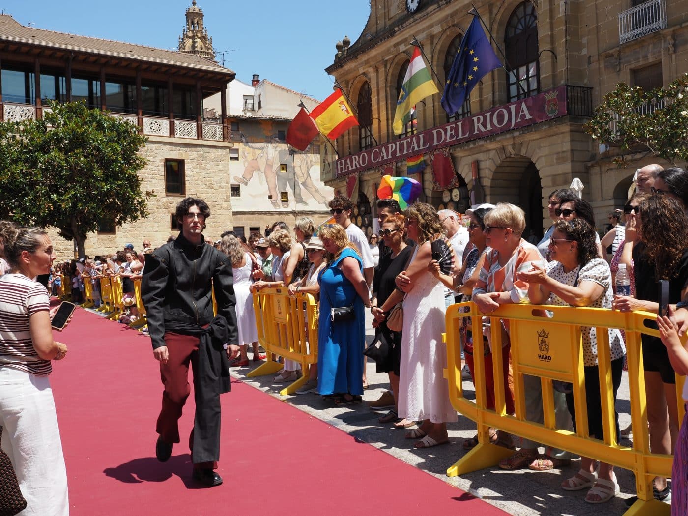 FOTOS: Haro reivindica la diversidad con una emotiva Gala del Orgullo en plena víspera de la Batalla del Vino 7
