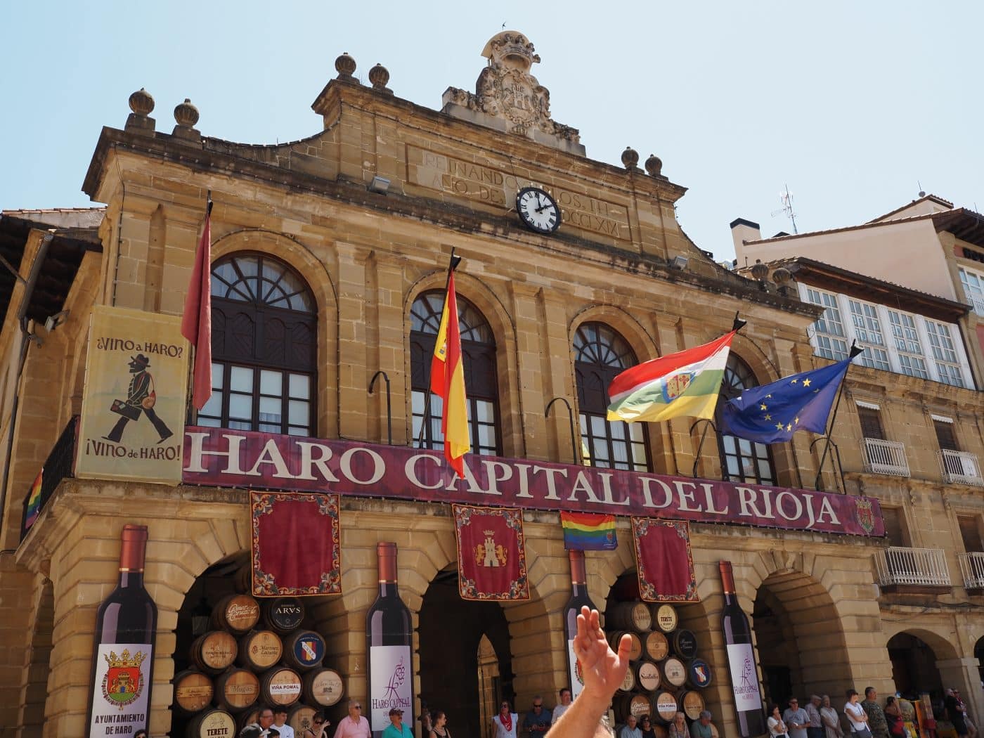 FOTOS: Haro reivindica la diversidad con una emotiva Gala del Orgullo en plena víspera de la Batalla del Vino 1