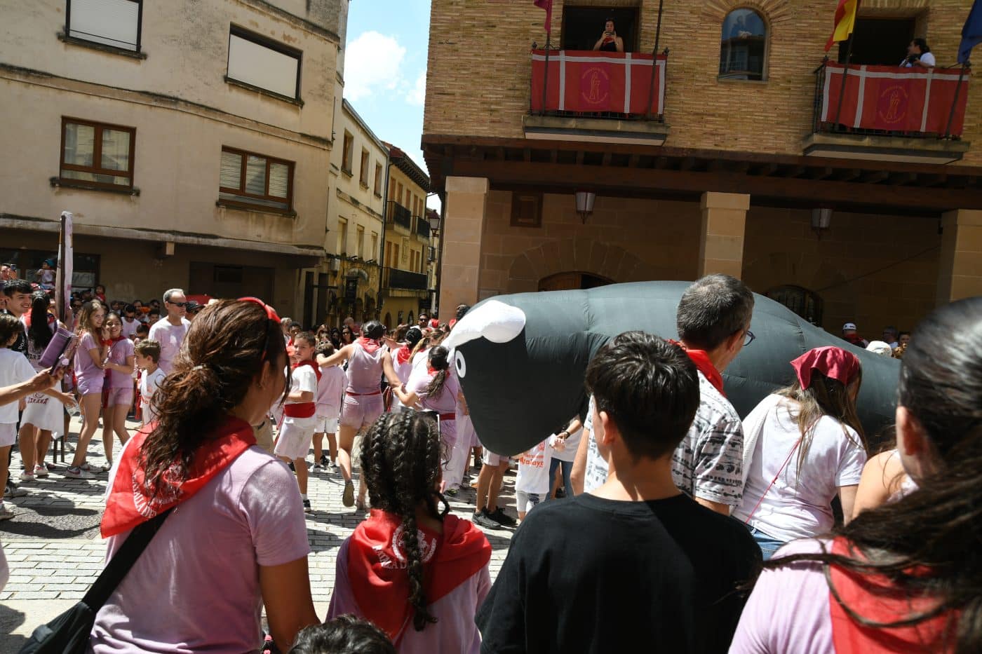FOTOS: La Batalla del Vino Infantil conquista de nuevo a pequeños y mayores en Haro 64