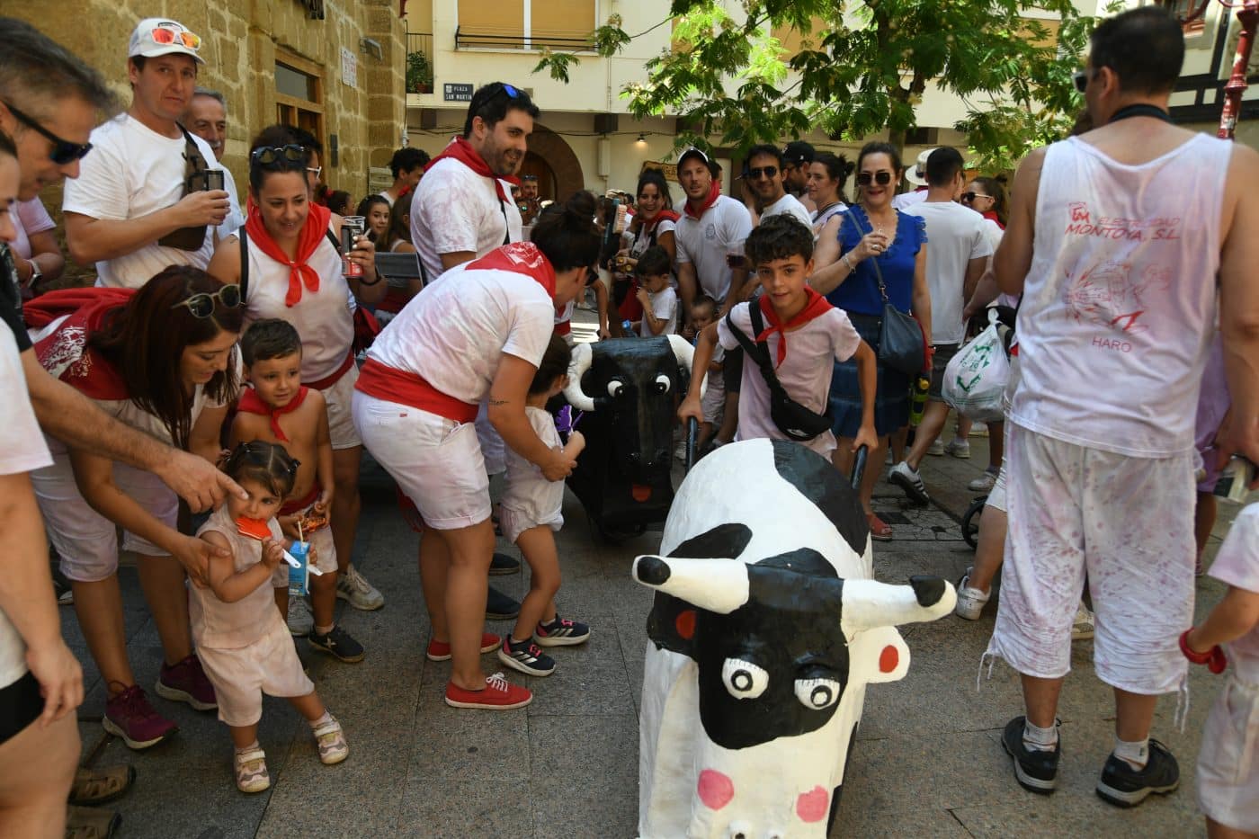FOTOS: La Batalla del Vino Infantil conquista de nuevo a pequeños y mayores en Haro 65