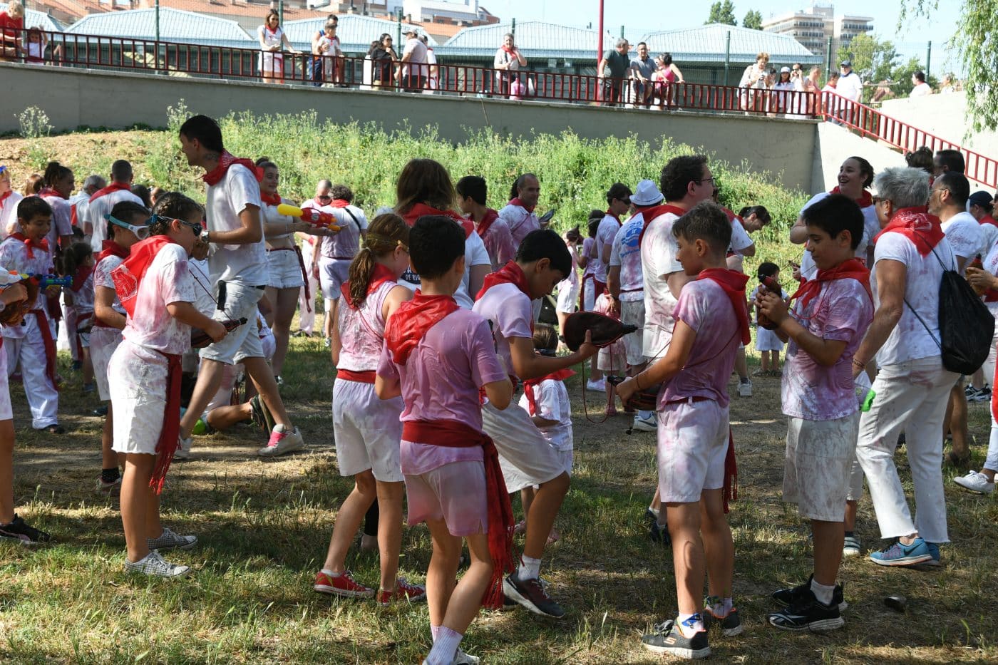 FOTOS: La Batalla del Vino Infantil conquista de nuevo a pequeños y mayores en Haro 38