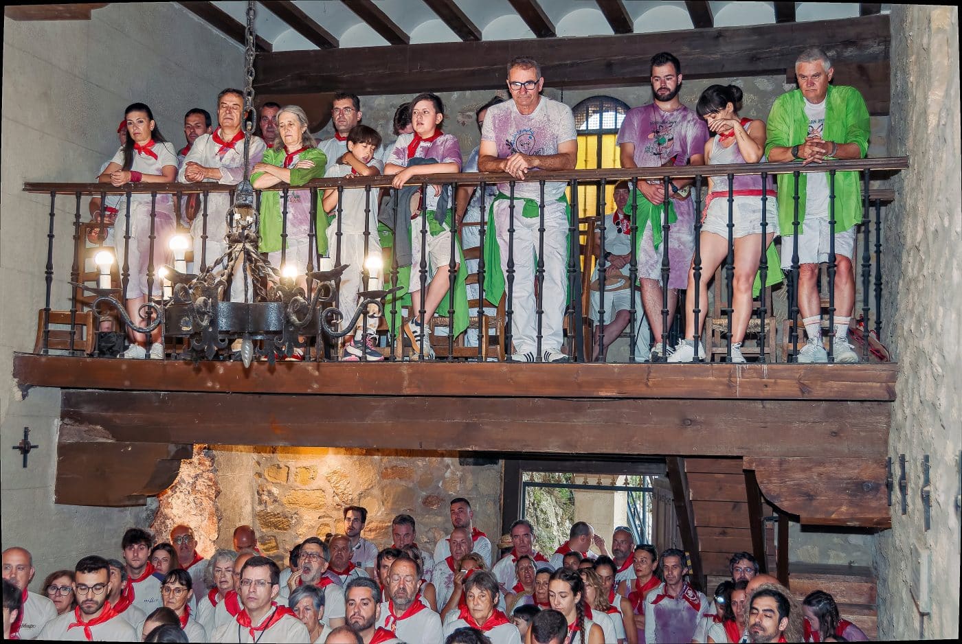 FOTOS: La Batalla del Vino vuelve a teñir de granate los Riscos de Bilibio en un histórico San Pedro 13
