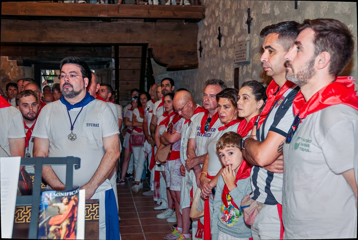 FOTOS: La Batalla del Vino vuelve a teñir de granate los Riscos de Bilibio en un histórico San Pedro 14