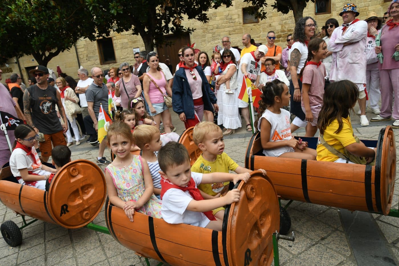 FOTOS: Las Vueltas convierten la Herradura de Haro en el gran epicentro de la fiesta tras la Batalla del Vino 67