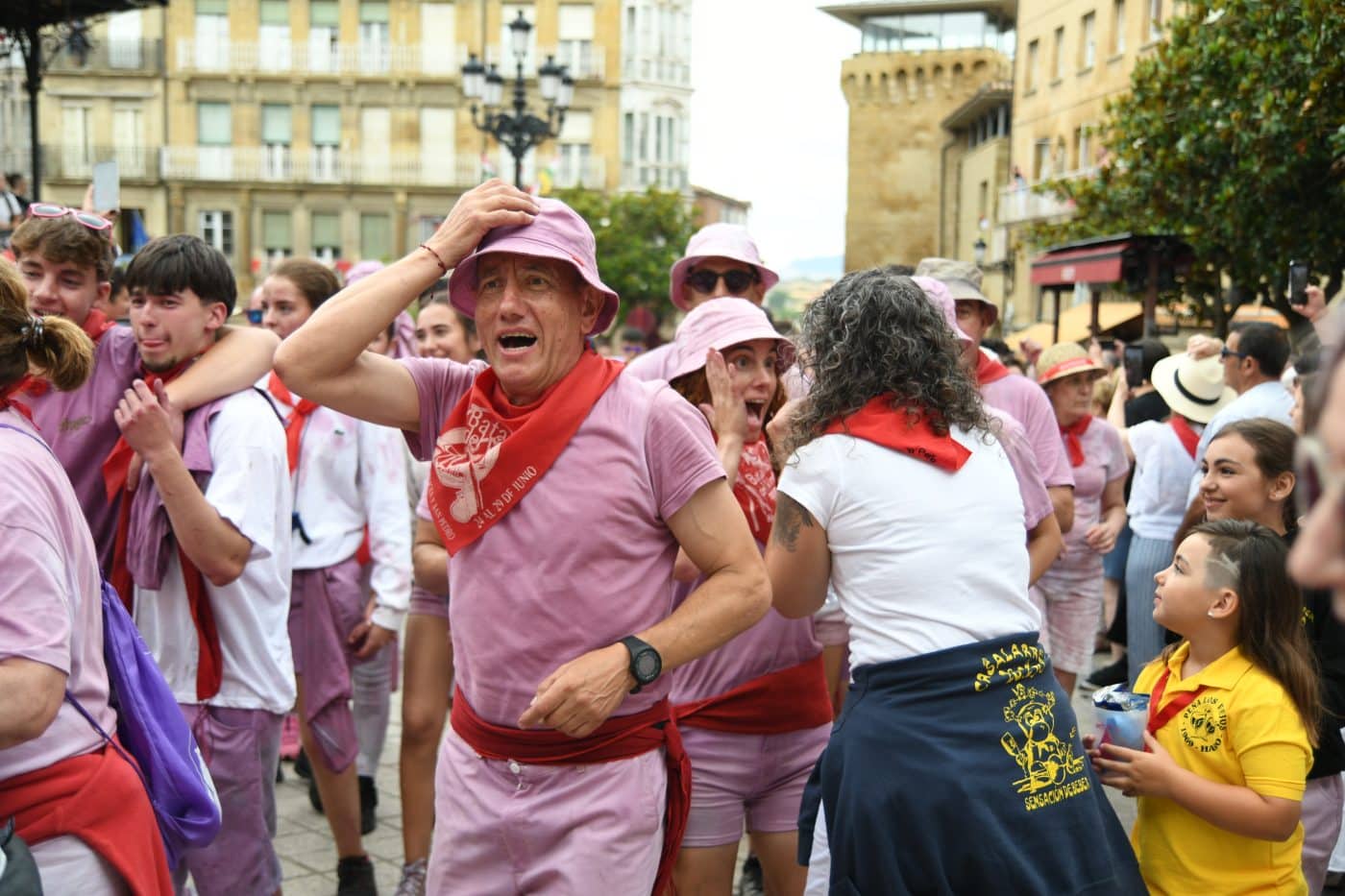 FOTOS: Las Vueltas convierten la Herradura de Haro en el gran epicentro de la fiesta tras la Batalla del Vino 47