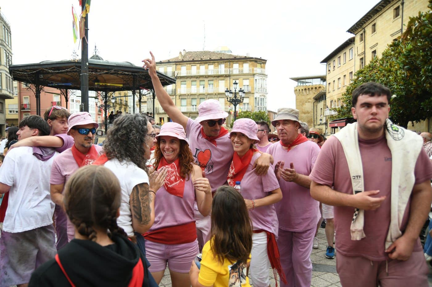 FOTOS: Las Vueltas convierten la Herradura de Haro en el gran epicentro de la fiesta tras la Batalla del Vino 48