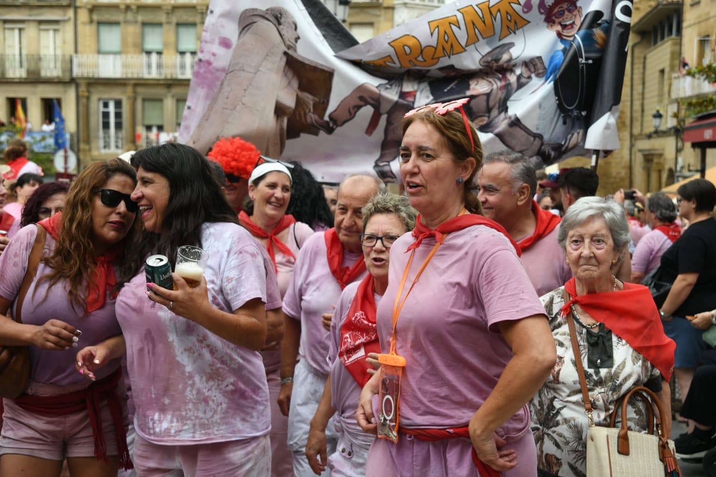 FOTOS: Las Vueltas convierten la Herradura de Haro en el gran epicentro de la fiesta tras la Batalla del Vino 37