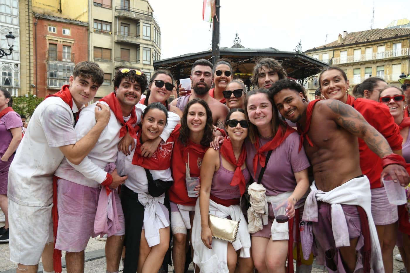 FOTOS: Las Vueltas convierten la Herradura de Haro en el gran epicentro de la fiesta tras la Batalla del Vino 31