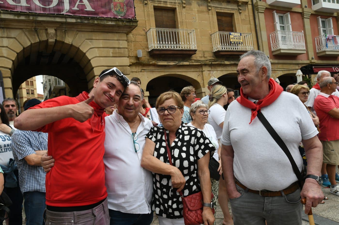 FOTOS: Las Vueltas convierten la Herradura de Haro en el gran epicentro de la fiesta tras la Batalla del Vino 15