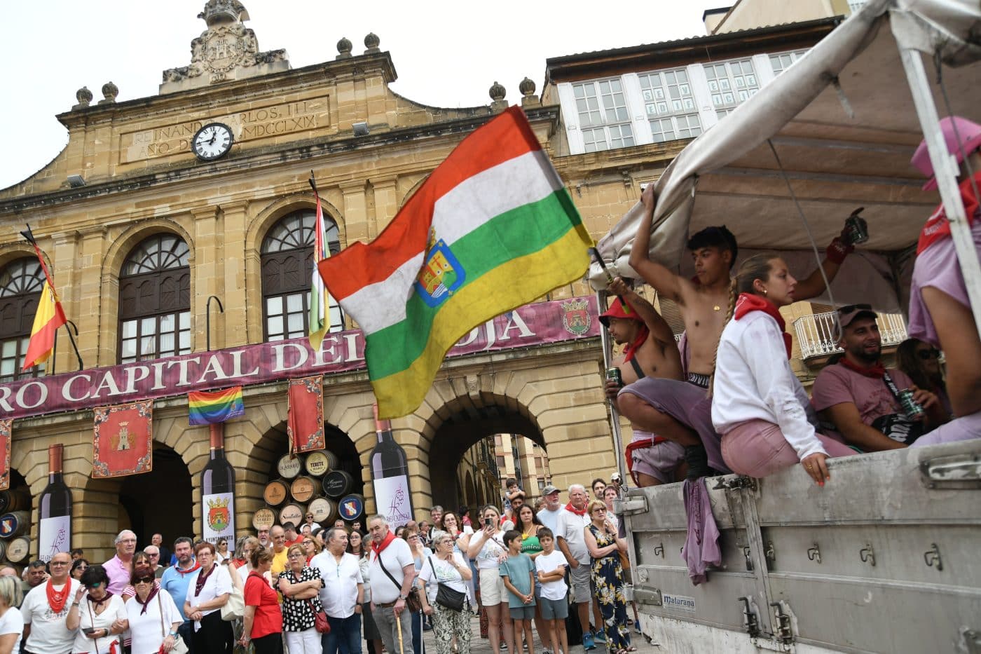 FOTOS: Las Vueltas convierten la Herradura de Haro en el gran epicentro de la fiesta tras la Batalla del Vino 5