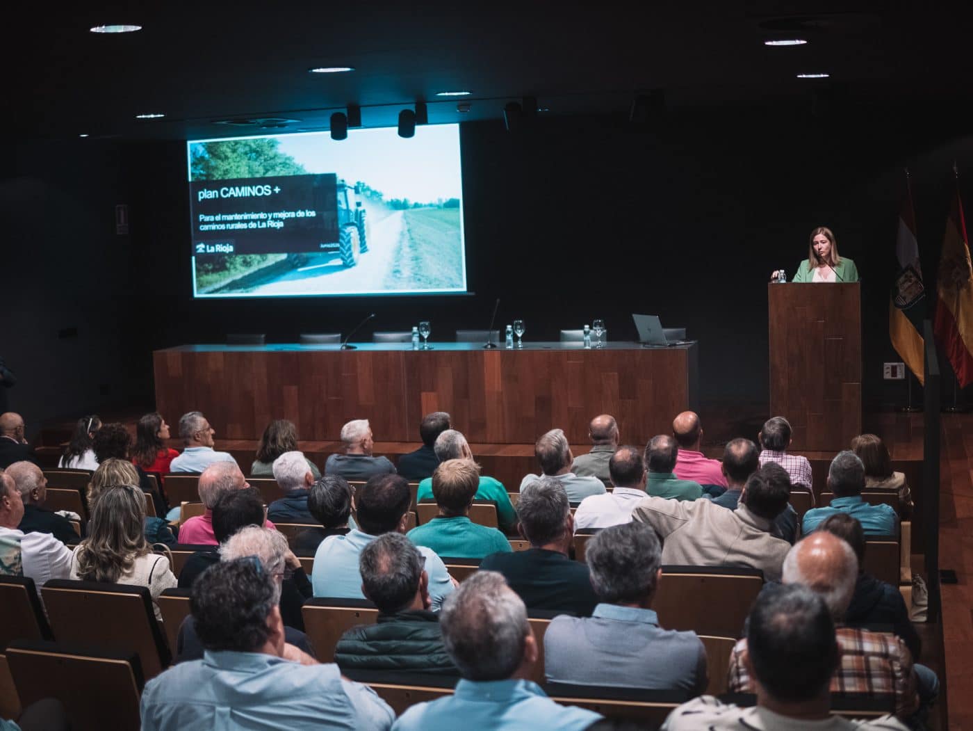 La Rioja presenta 'Caminos +', un plan que movilizará un millón de euros más al año para los caminos rurales 2