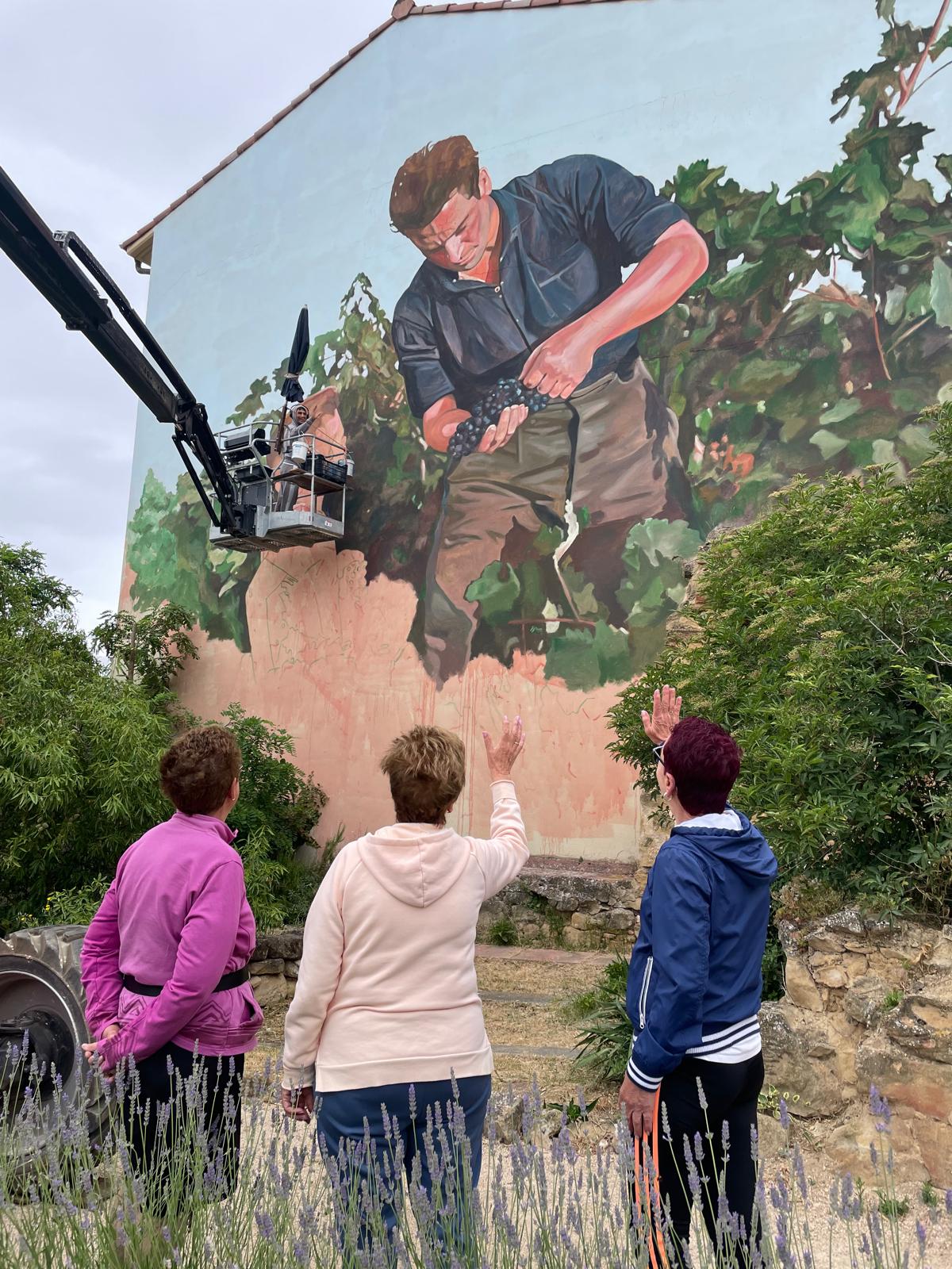 Labastida suma una nueva obra de arte urbano vinculada a sus raíces y a la cultura del vino 1 Labastida suma una nueva obra de arte urbano vinculada a sus raíces y a la cultura del vino 1