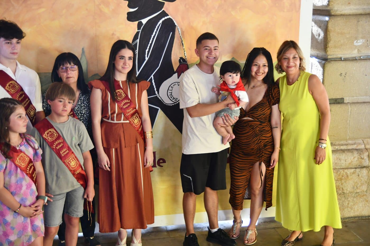 Más de 70 niños y niñas de Haro reciben su primer pañuelo de fiestas en la víspera de San Juan 5 Más de 70 niños y niñas de Haro reciben su primer pañuelo de fiestas en la víspera de San Juan 5