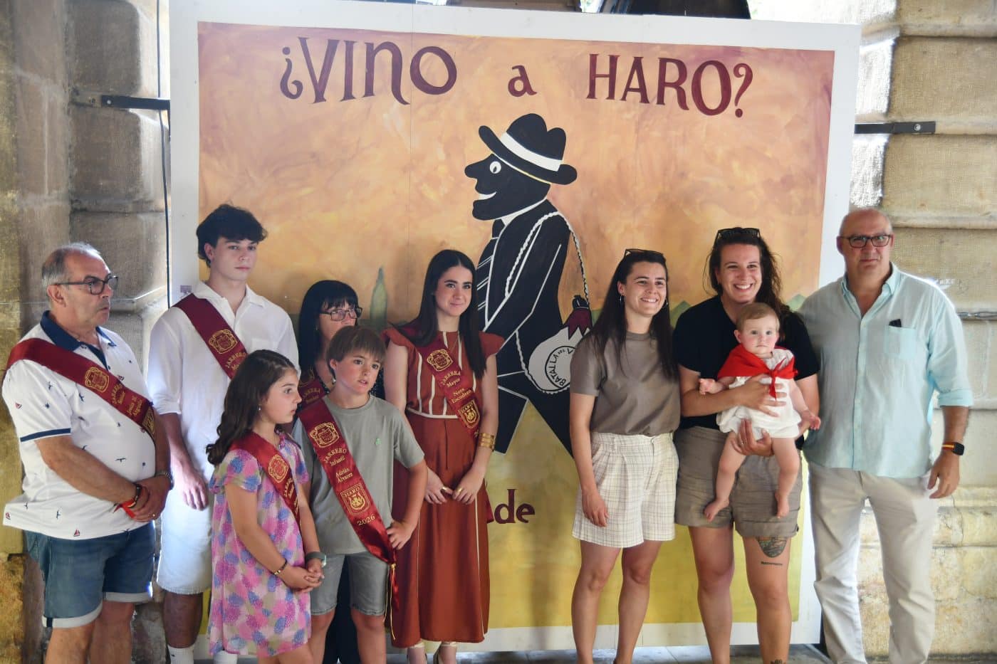 Más de 70 niños y niñas de Haro reciben su primer pañuelo de fiestas en la víspera de San Juan 2 Más de 70 niños y niñas de Haro reciben su primer pañuelo de fiestas en la víspera de San Juan 2