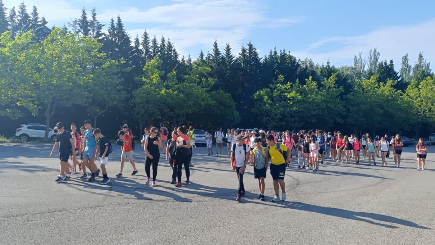 Más de 80 estudiantes del Cossío de Haro ascienden al Toloño junto a la AD Toloño 6 Más de 80 estudiantes del Cossío de Haro ascienden al Toloño junto a la AD Toloño 6