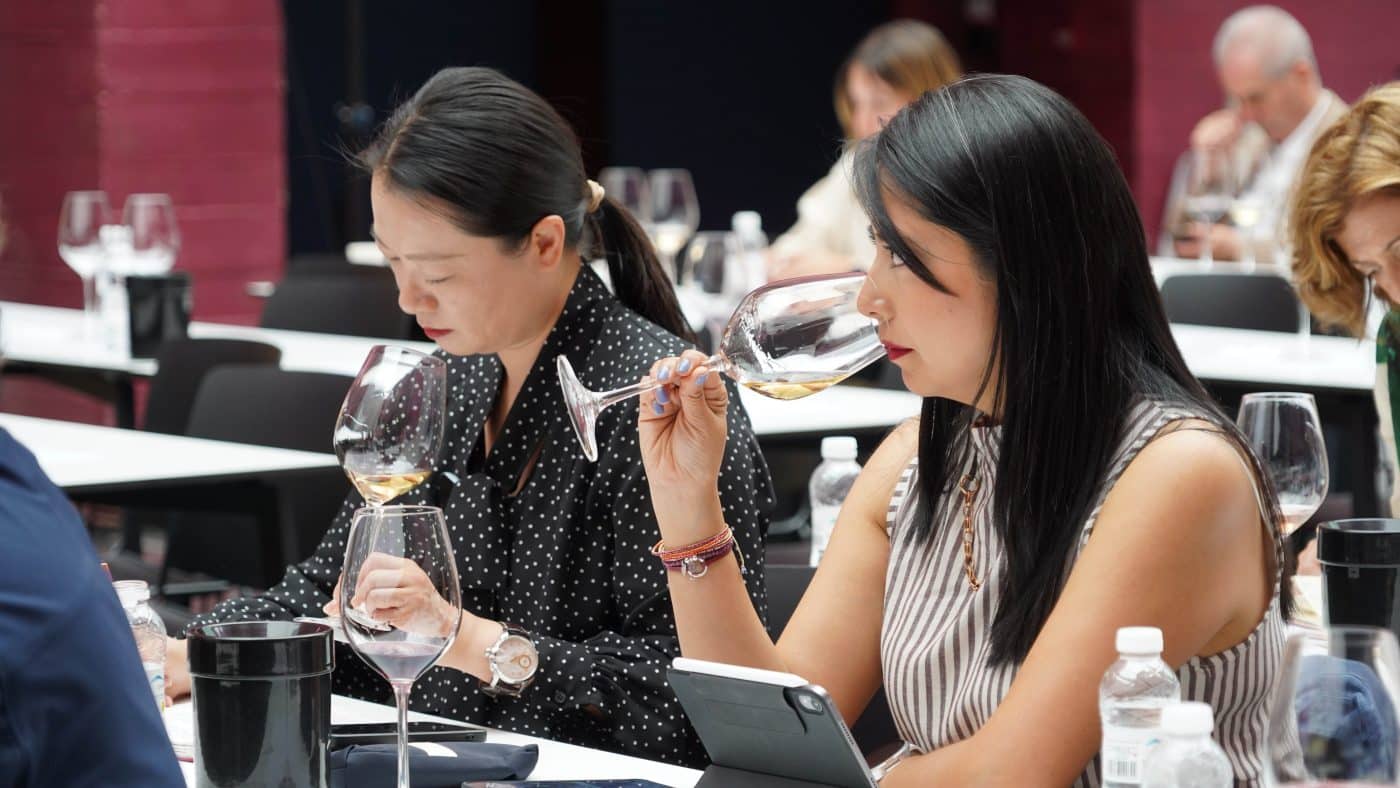 Tres bodegas de la comarca de Haro participan en el primer encuentro del foro 'El vino' en el CCR 3