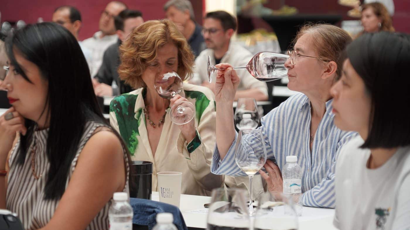 Tres bodegas de la comarca de Haro participan en el primer encuentro del foro 'El vino' en el CCR 5
