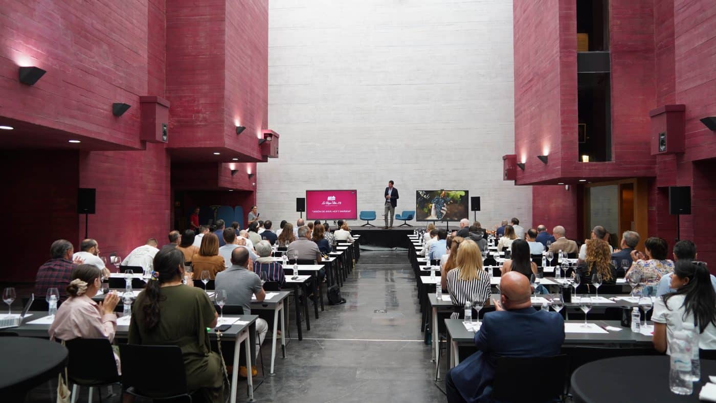 Tres bodegas de la comarca de Haro participan en el primer encuentro del foro 'El vino' en el CCR 9