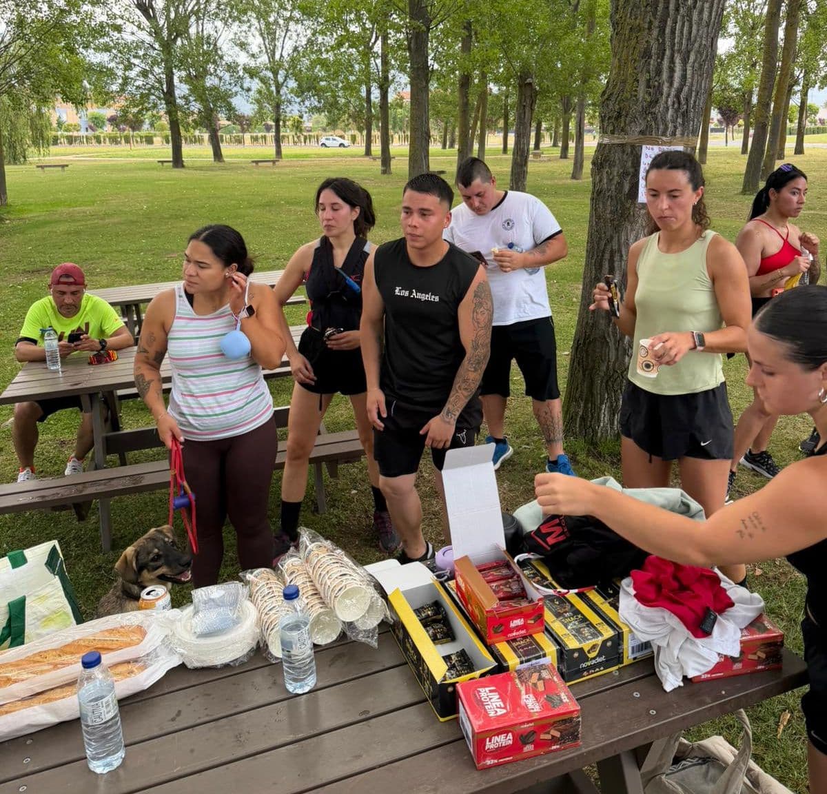 Una treintena de personas desafían a la lluvia en la primera quedada social de 'running' organizada en Haro 6