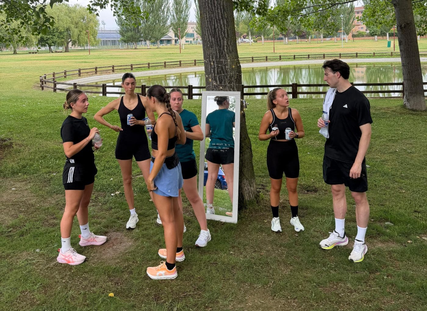 Una treintena de personas desafían a la lluvia en la primera quedada social de 'running' organizada en Haro 2