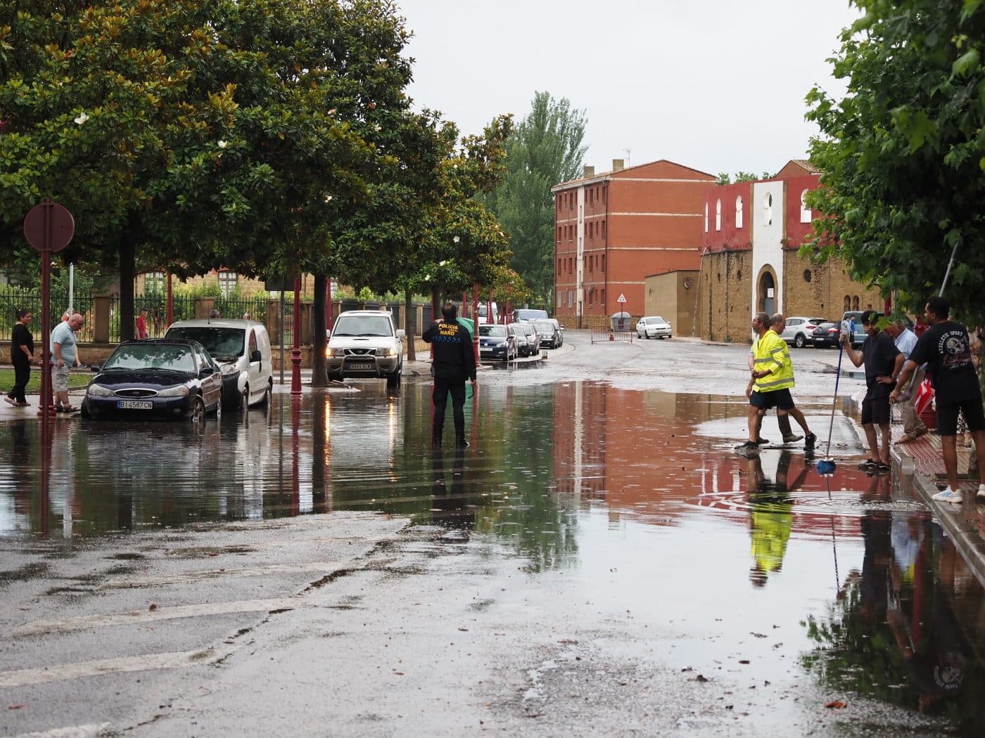 Una tromba de agua convierte varias calles de Haro en ríos 10