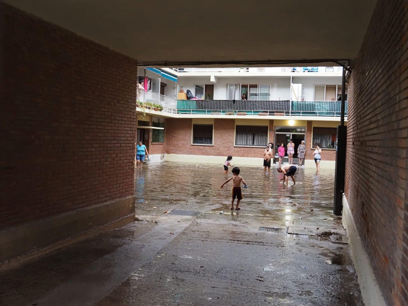 Una tromba de agua convierte varias calles de Haro en ríos 1