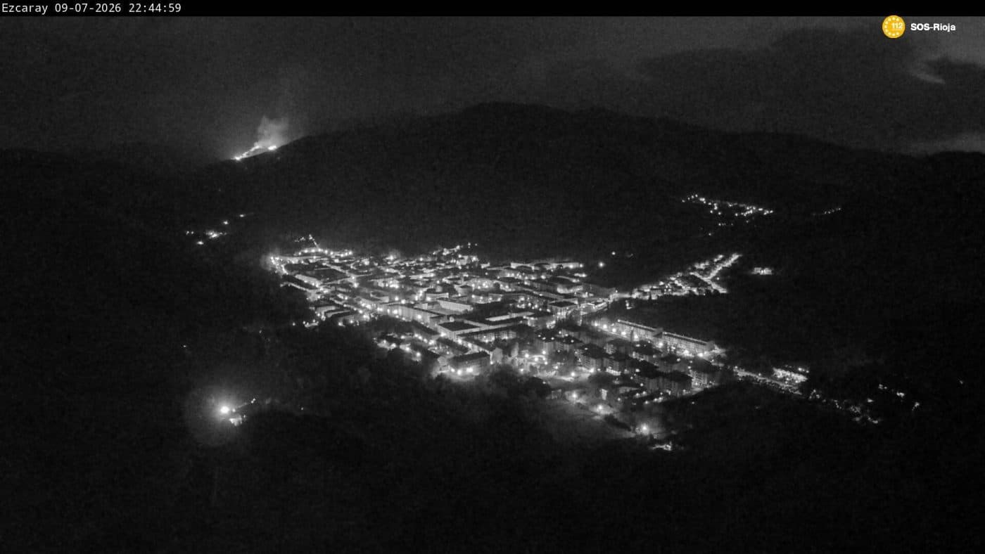 Un incendio forestal en Ezcaray moviliza a 80 efectivos para su extinción 2