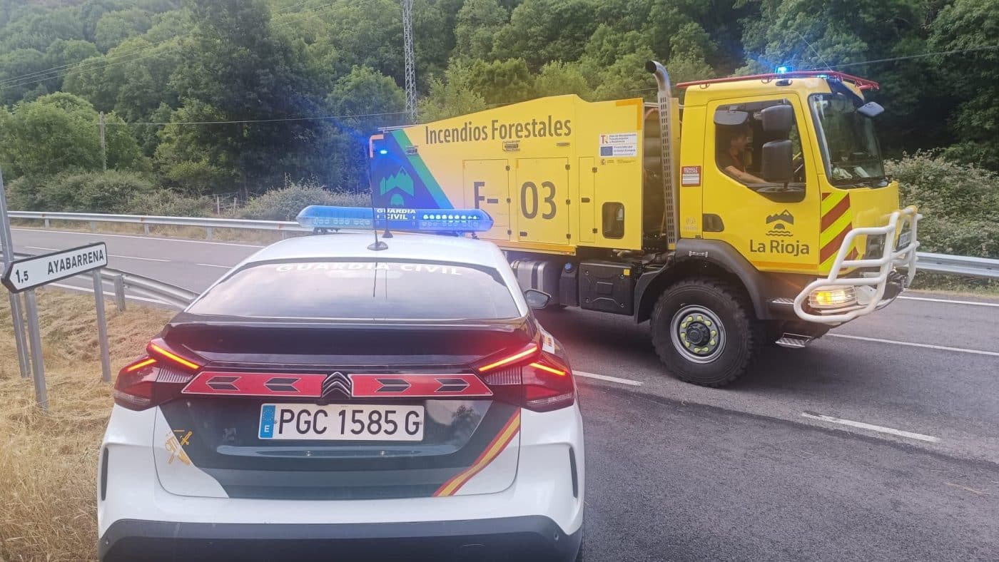 Un incendio forestal en Ezcaray moviliza a 80 efectivos para su extinción 1