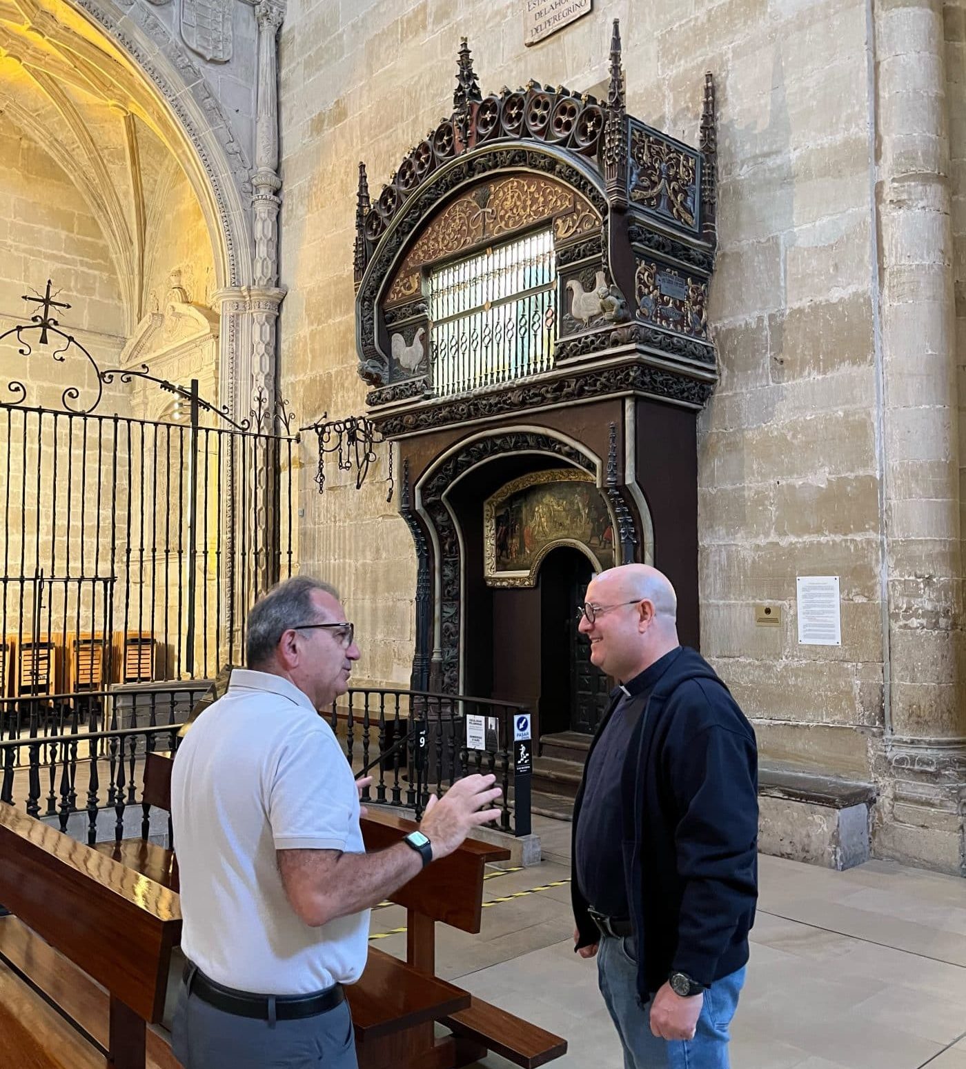El Padre Guilherme descubre el patrimonio de Santo Domingo de la Calzada y Cañas antes de actuar en Holika 1