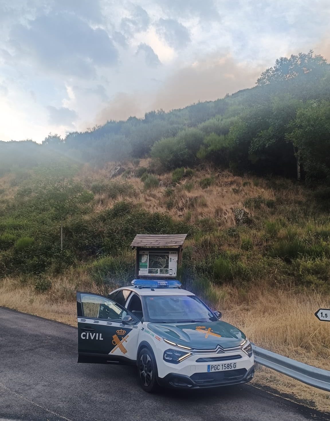 El incendio forestal de Ayabarrena, en Ezcaray, continúa activo tras una intensa jornada con varios fuegos en La Rioja 2