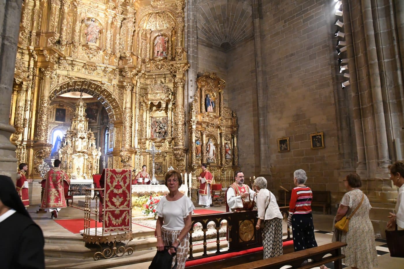 La parroquia de Santo Tomás de Haro inaugura el nuevo Retablo de la Sábana Santa tras más de seis meses de trabajo 13 La parroquia de Santo Tomás de Haro inaugura el nuevo Retablo de la Sábana Santa tras más de seis meses de trabajo 13