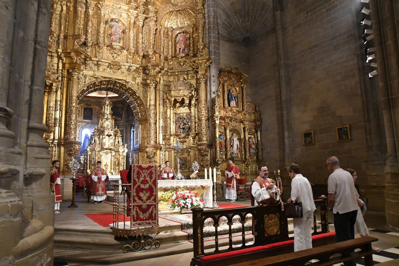 La parroquia de Santo Tomás de Haro inaugura el nuevo Retablo de la Sábana Santa tras más de seis meses de trabajo 9 La parroquia de Santo Tomás de Haro inaugura el nuevo Retablo de la Sábana Santa tras más de seis meses de trabajo 9