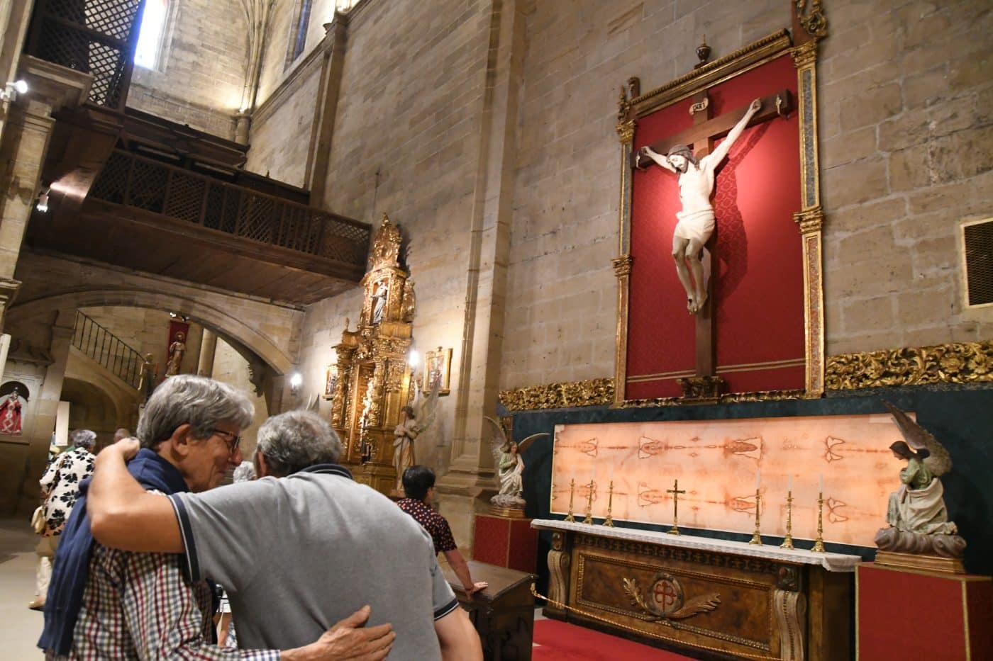 La parroquia de Santo Tomás de Haro inaugura el nuevo Retablo de la Sábana Santa tras más de seis meses de trabajo 11 La parroquia de Santo Tomás de Haro inaugura el nuevo Retablo de la Sábana Santa tras más de seis meses de trabajo 11