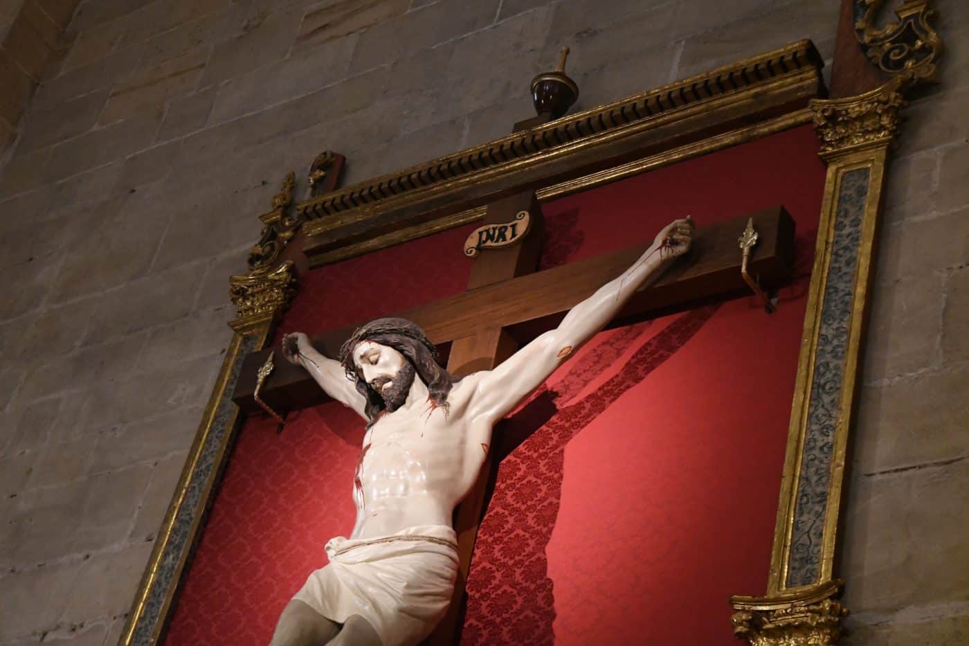 La parroquia de Santo Tomás de Haro inaugura el nuevo Retablo de la Sábana Santa tras más de seis meses de trabajo 12 La parroquia de Santo Tomás de Haro inaugura el nuevo Retablo de la Sábana Santa tras más de seis meses de trabajo 12