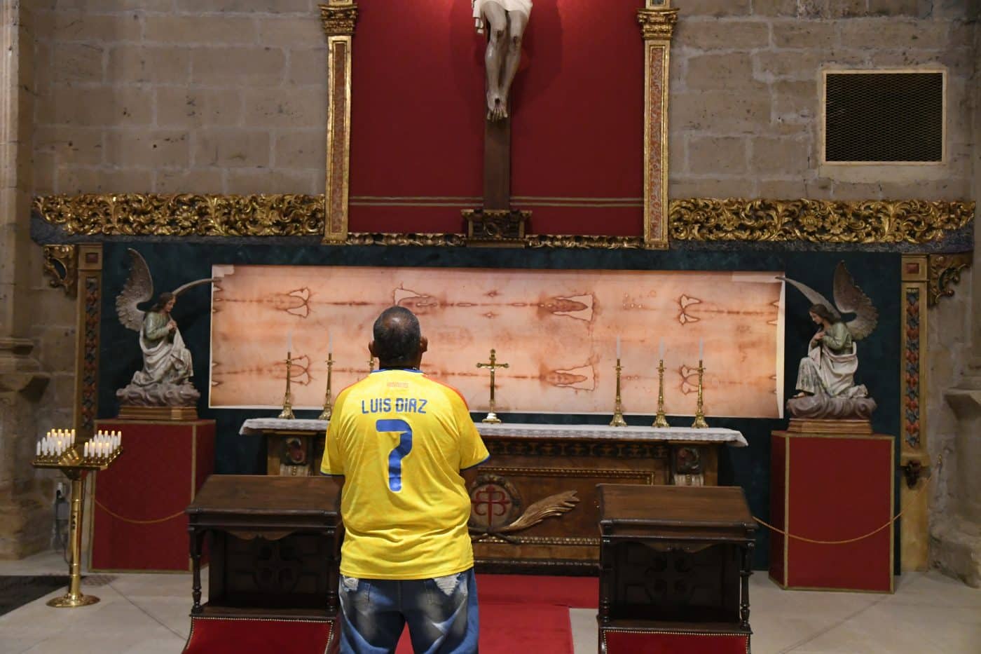 La parroquia de Santo Tomás de Haro inaugura el nuevo Retablo de la Sábana Santa tras más de seis meses de trabajo 8 La parroquia de Santo Tomás de Haro inaugura el nuevo Retablo de la Sábana Santa tras más de seis meses de trabajo 8