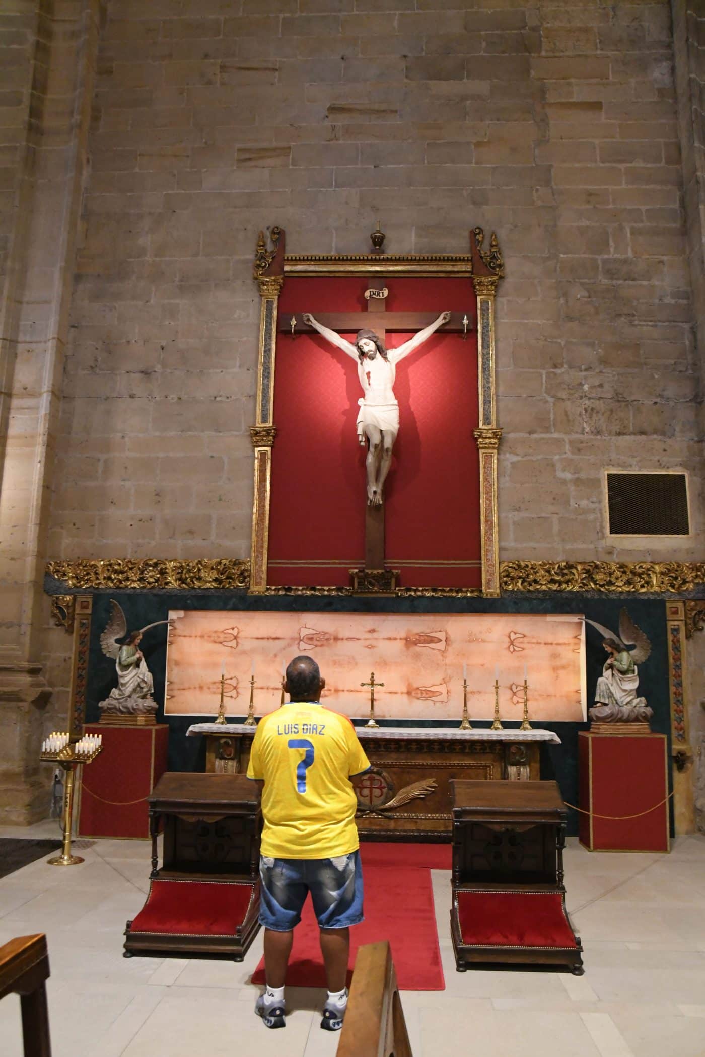 La parroquia de Santo Tomás de Haro inaugura el nuevo Retablo de la Sábana Santa tras más de seis meses de trabajo 3 La parroquia de Santo Tomás de Haro inaugura el nuevo Retablo de la Sábana Santa tras más de seis meses de trabajo 3