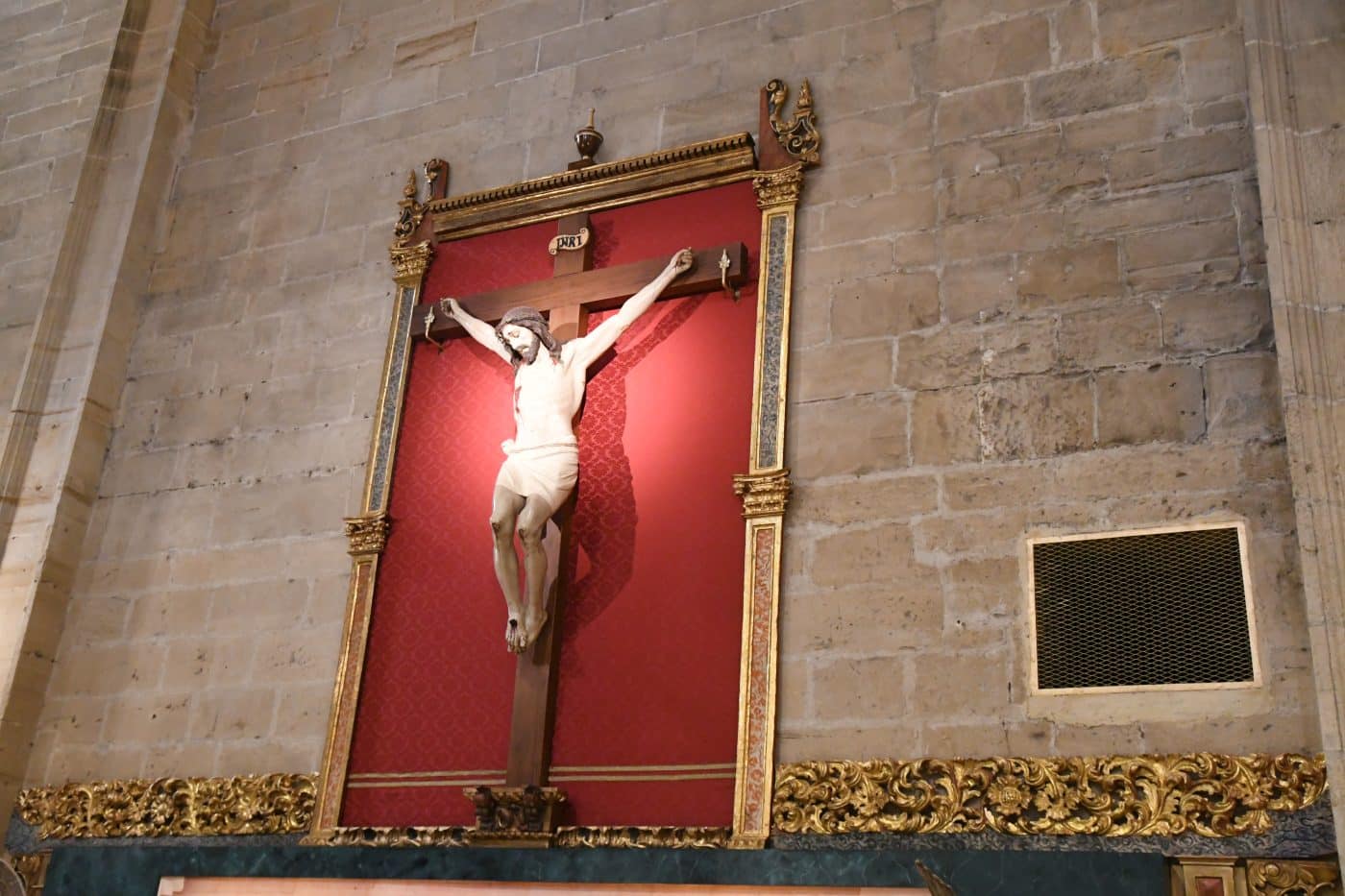 La parroquia de Santo Tomás de Haro inaugura el nuevo Retablo de la Sábana Santa tras más de seis meses de trabajo 4 La parroquia de Santo Tomás de Haro inaugura el nuevo Retablo de la Sábana Santa tras más de seis meses de trabajo 4