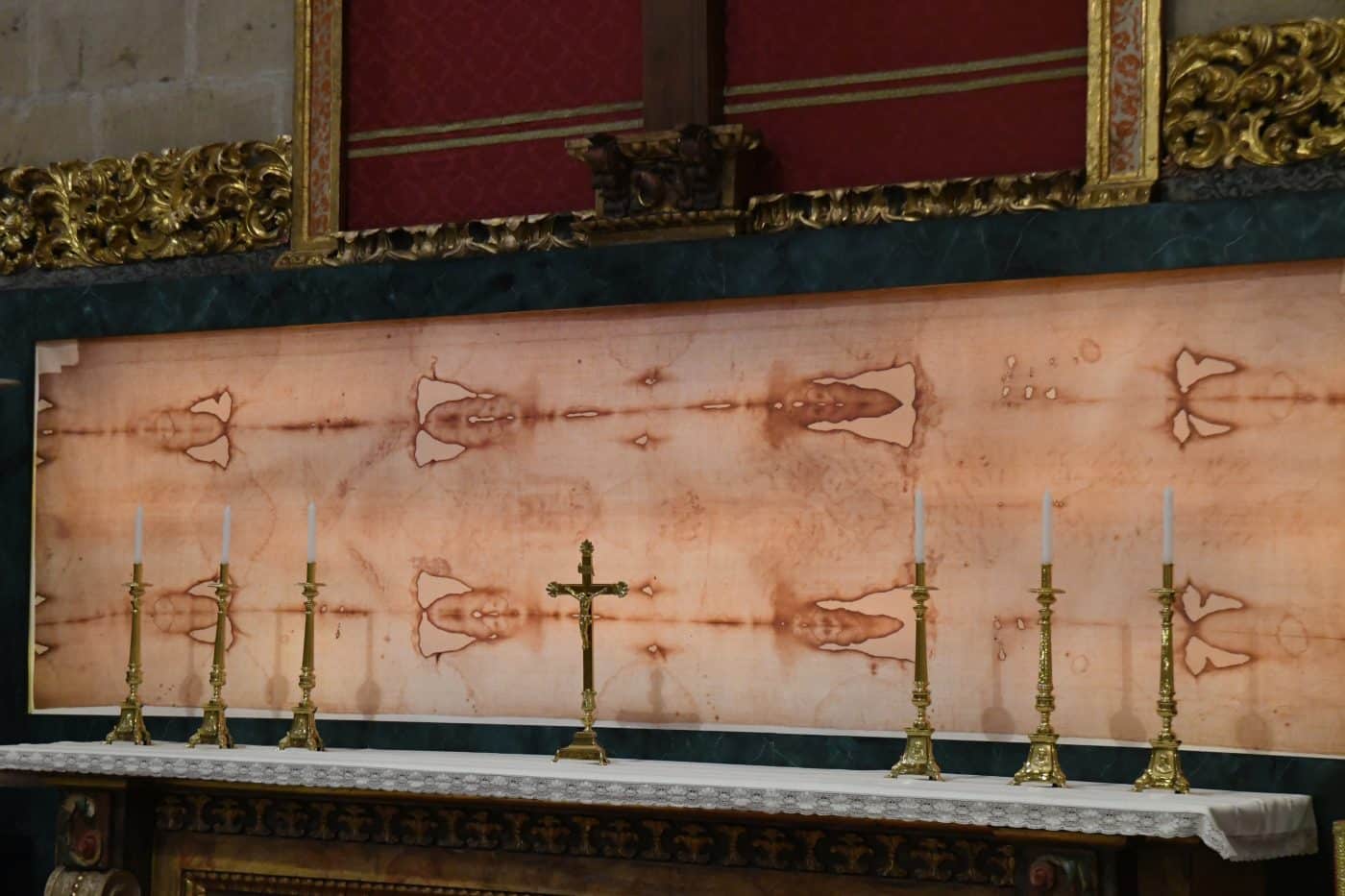 La parroquia de Santo Tomás de Haro inaugura el nuevo Retablo de la Sábana Santa tras más de seis meses de trabajo 19 La parroquia de Santo Tomás de Haro inaugura el nuevo Retablo de la Sábana Santa tras más de seis meses de trabajo 19