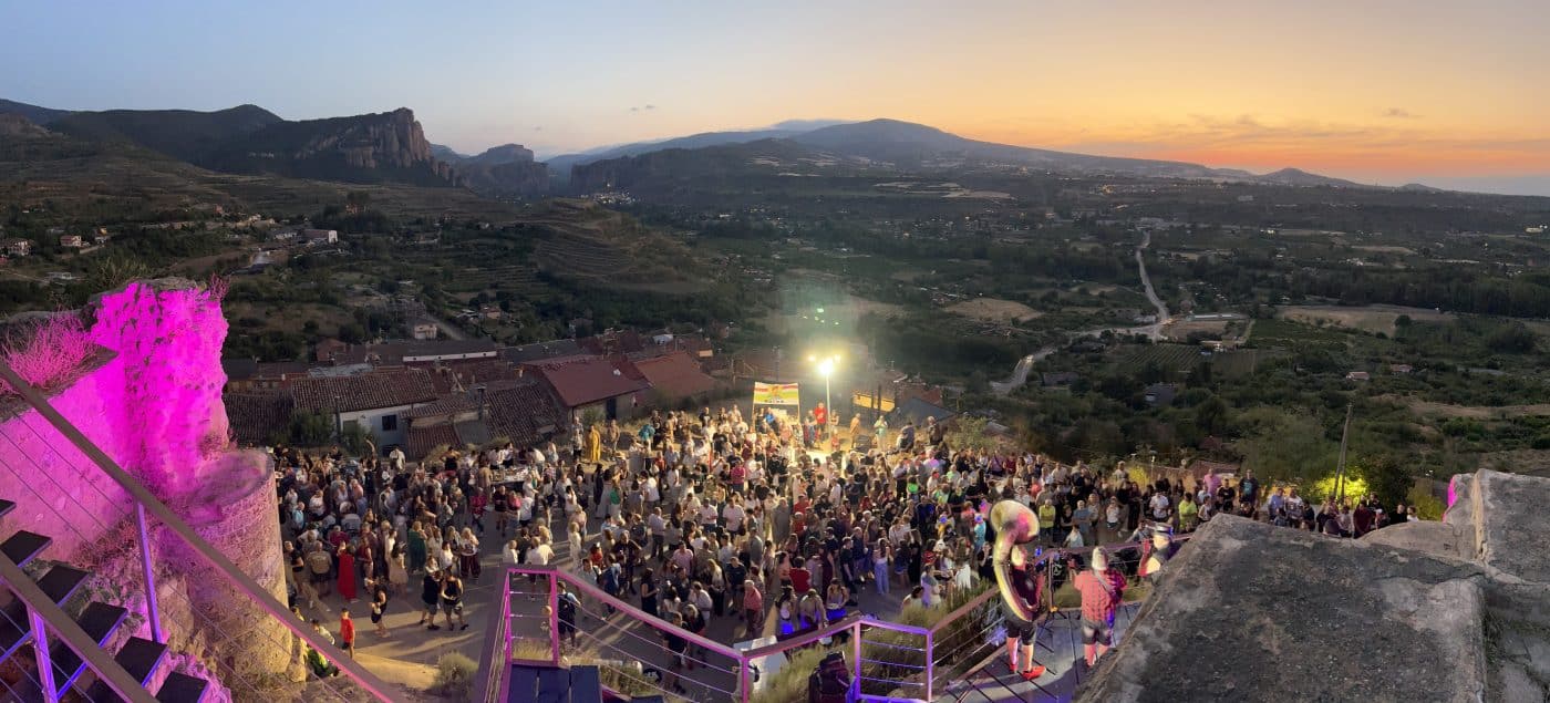 Nalda vuelve a llenar su castillo de vida en una multitudinaria jornada de turismo, cultura y música 5 Nalda vuelve a llenar su castillo de vida en una multitudinaria jornada de turismo, cultura y música 5