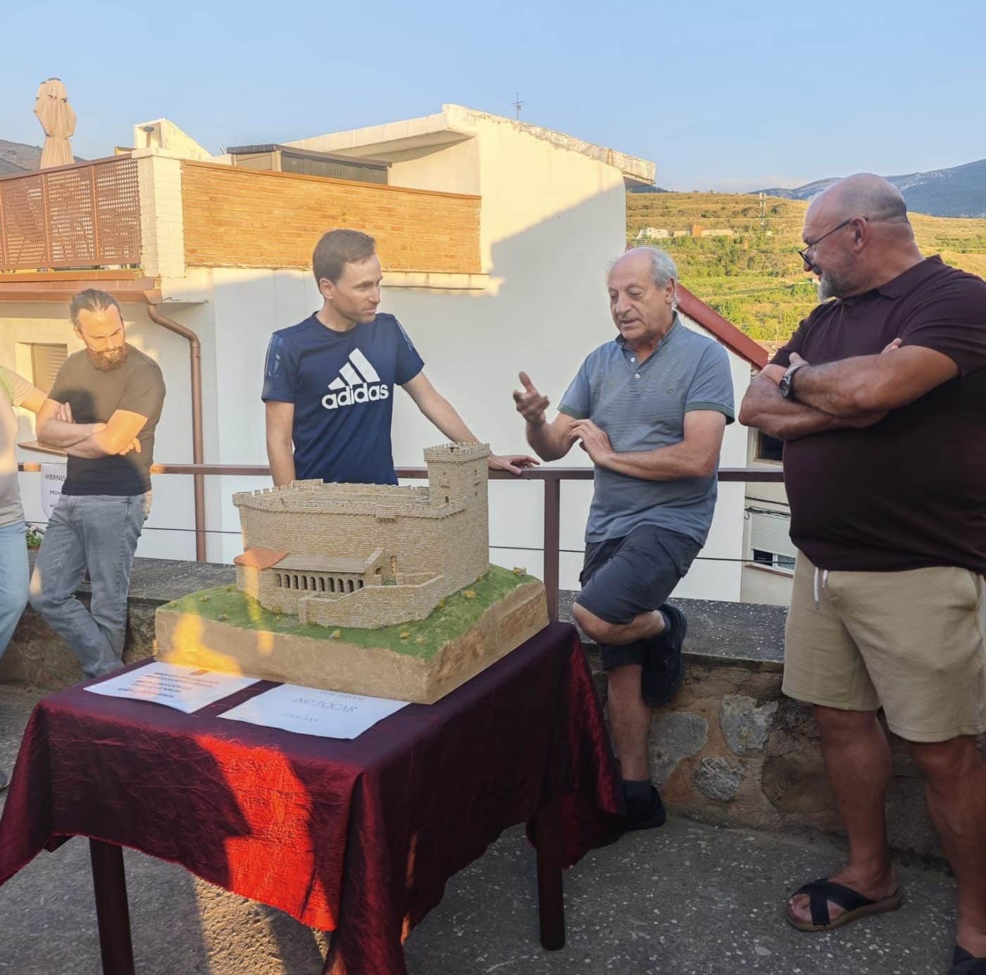 Nalda vuelve a llenar su castillo de vida en una multitudinaria jornada de turismo, cultura y música 2 Nalda vuelve a llenar su castillo de vida en una multitudinaria jornada de turismo, cultura y música 2