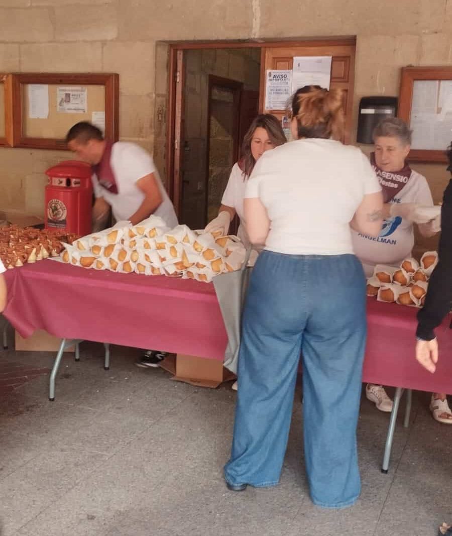 San Asensio vuelve a convertirse en capital del clarete con una nueva batalla multitudinaria 2
