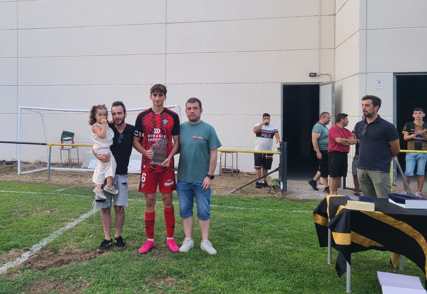 El CD Mirandés B se lleva el trofeo del Memorial Antonio Ceular del Casalarreina CF 1