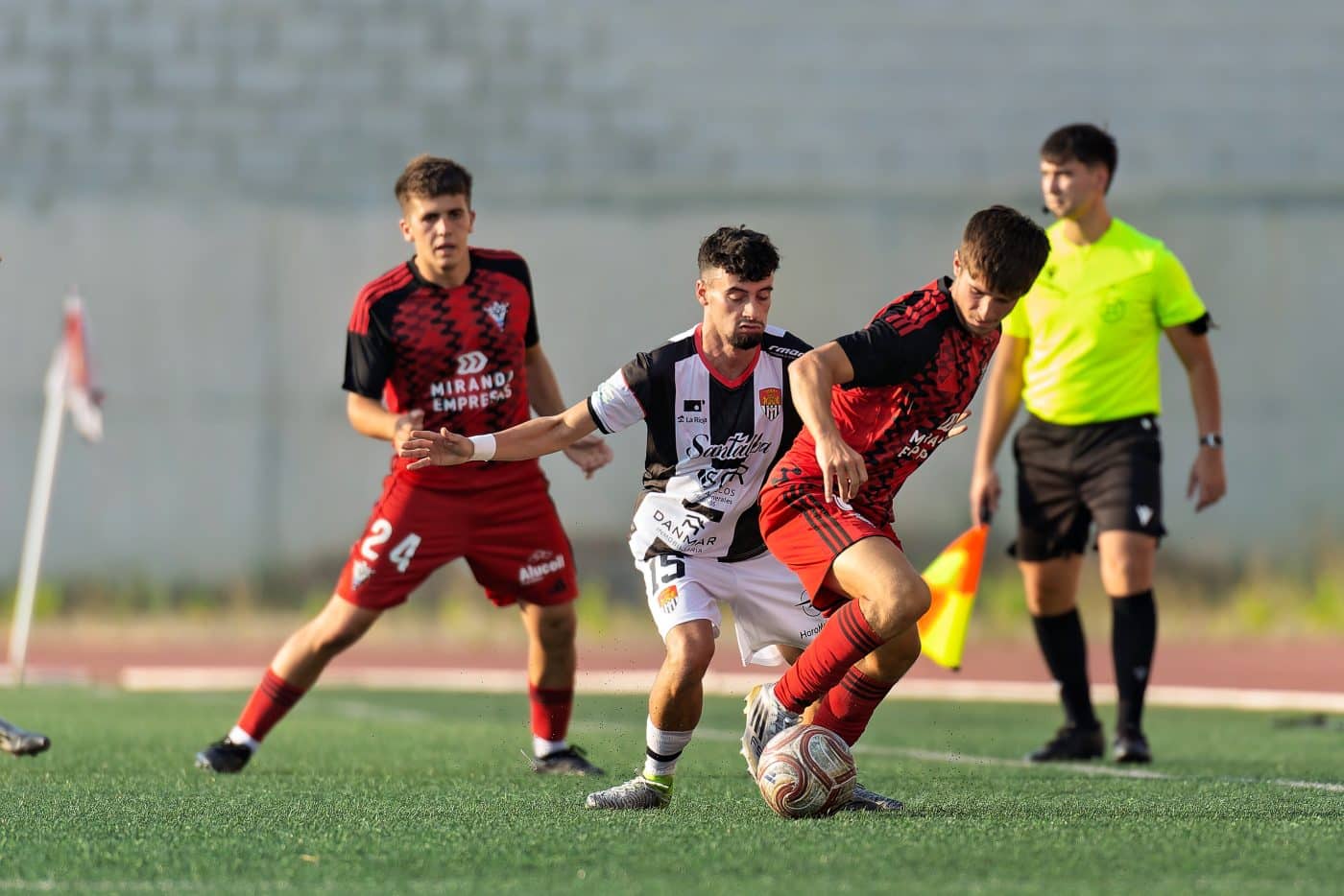El Haro Deportivo sigue sumando minutos en un triangular que se adjudica el Mirandés B 10