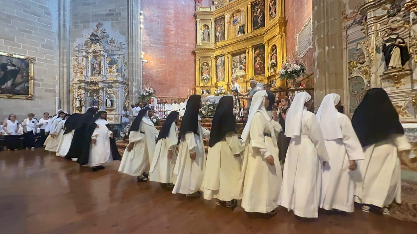El Monasterio de Nuestra Señora de la Piedad de Casalarreina incorpora a dos nuevas religiosas dominicas 1 El Monasterio de Nuestra Señora de la Piedad de Casalarreina incorpora a dos nuevas religiosas dominicas 1