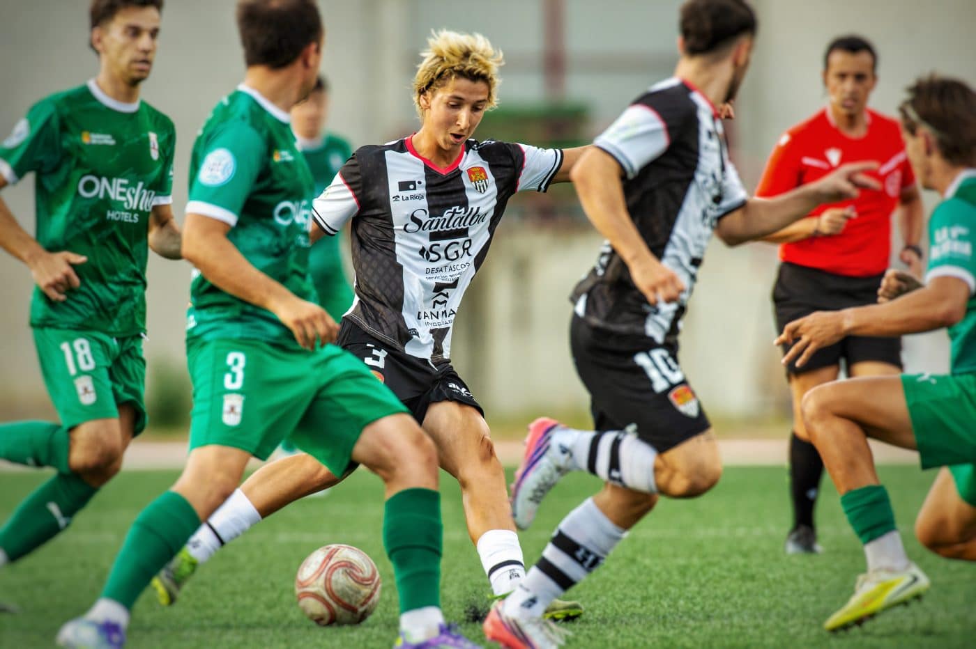 El Náxara se lleva el recuperado Trofeo Costa del Vino tras imponerse al Haro Deportivo 6 El Náxara se lleva el recuperado Trofeo Costa del Vino tras imponerse al Haro Deportivo 6